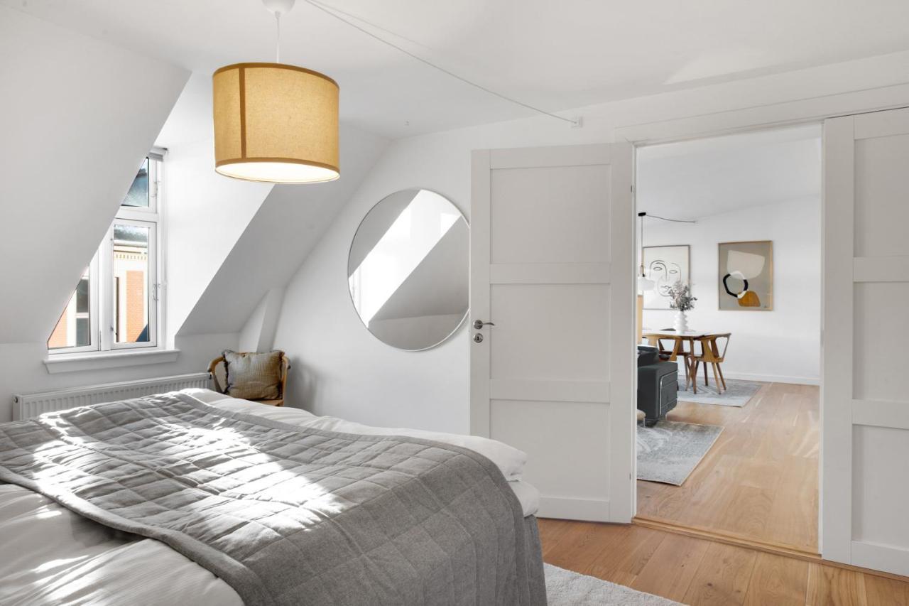 Sanders Leaves - Precious Two-Bedroom Penthouse In Downtown Copenhagen Exterior photo
